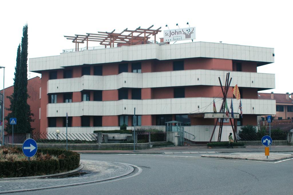 Hotel St John Desio Exteriör bild
