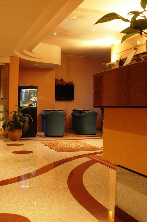Hotel St John Desio Exteriör bild